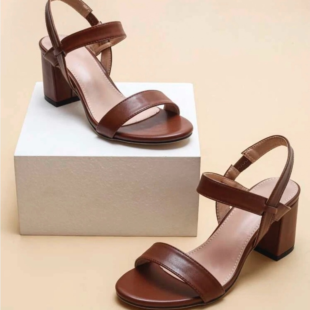 Brown Leather Chunky Healed ankle strap sandals. Size 6.5